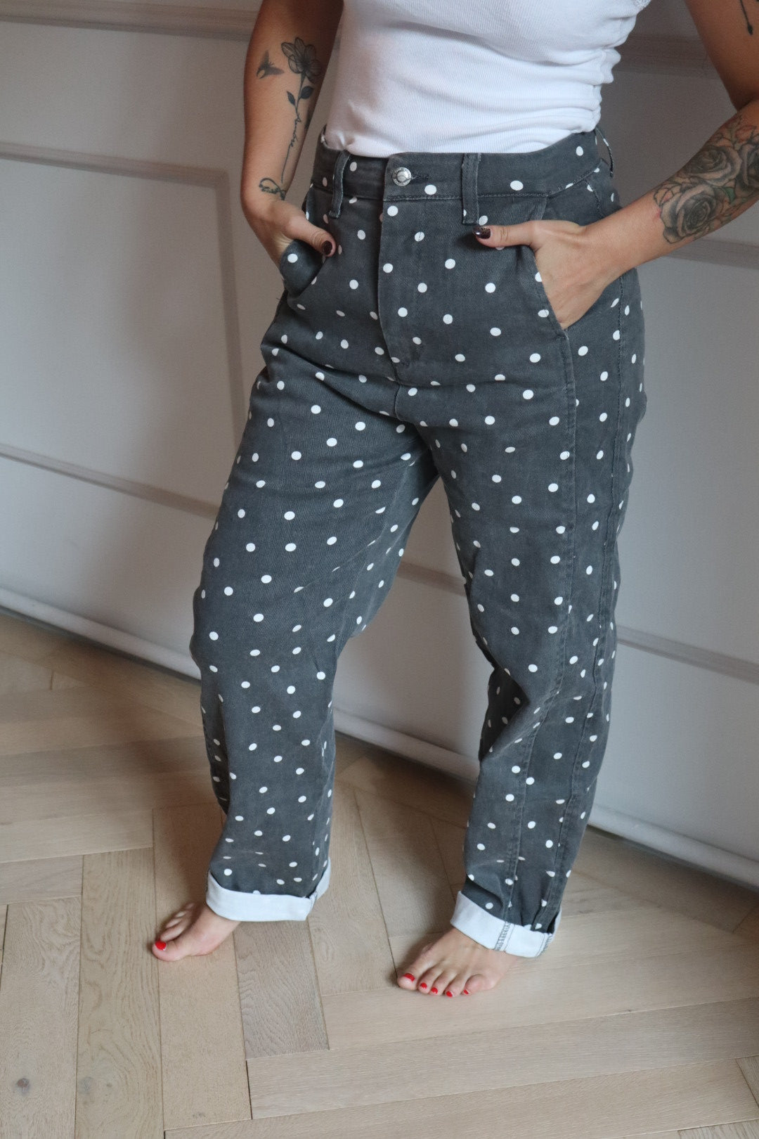 Jean à pois gris